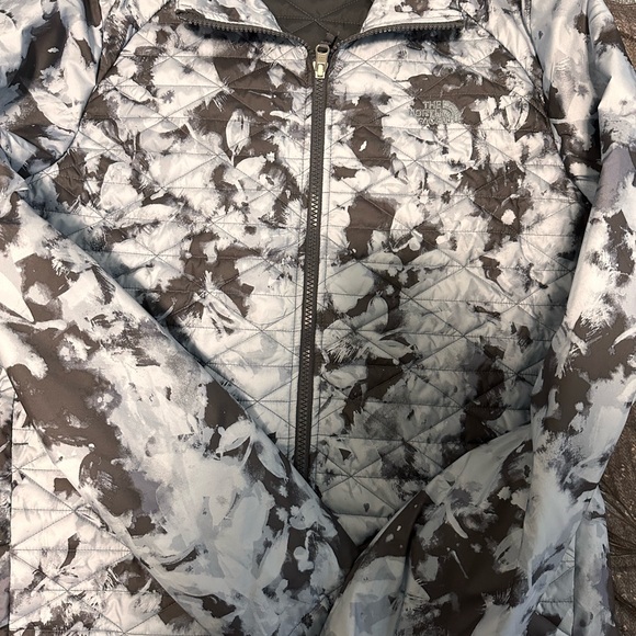 The north face jacket in women medium size. Two layers, barely worn, blue color - Picture 2 of 5